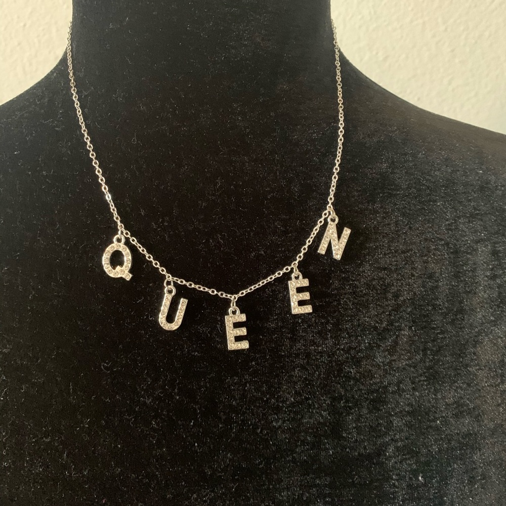 Queen necklace